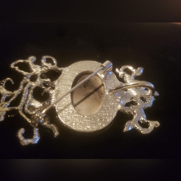 New Agate Silver Wrapped Flower Pendant Brooch. - Picture 6 of 9